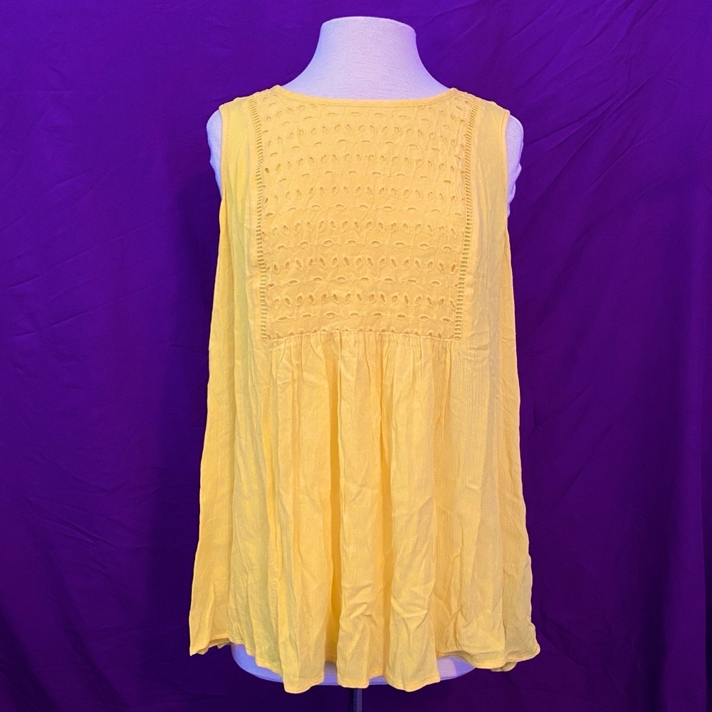 NWT Torrid Yellow Eyelet Sleeveless Blouse. Size 1X.